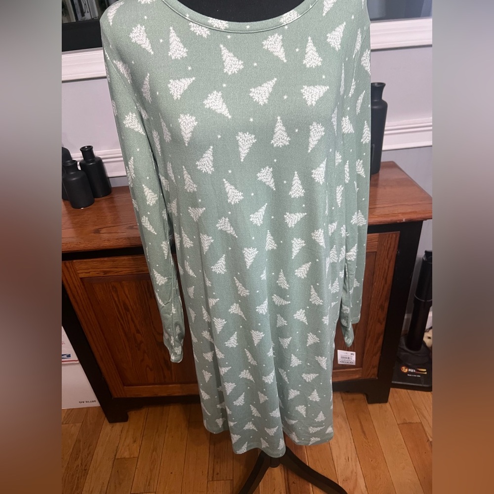 Green Long Sleeve Nightgown with White Tree Pattern NWT